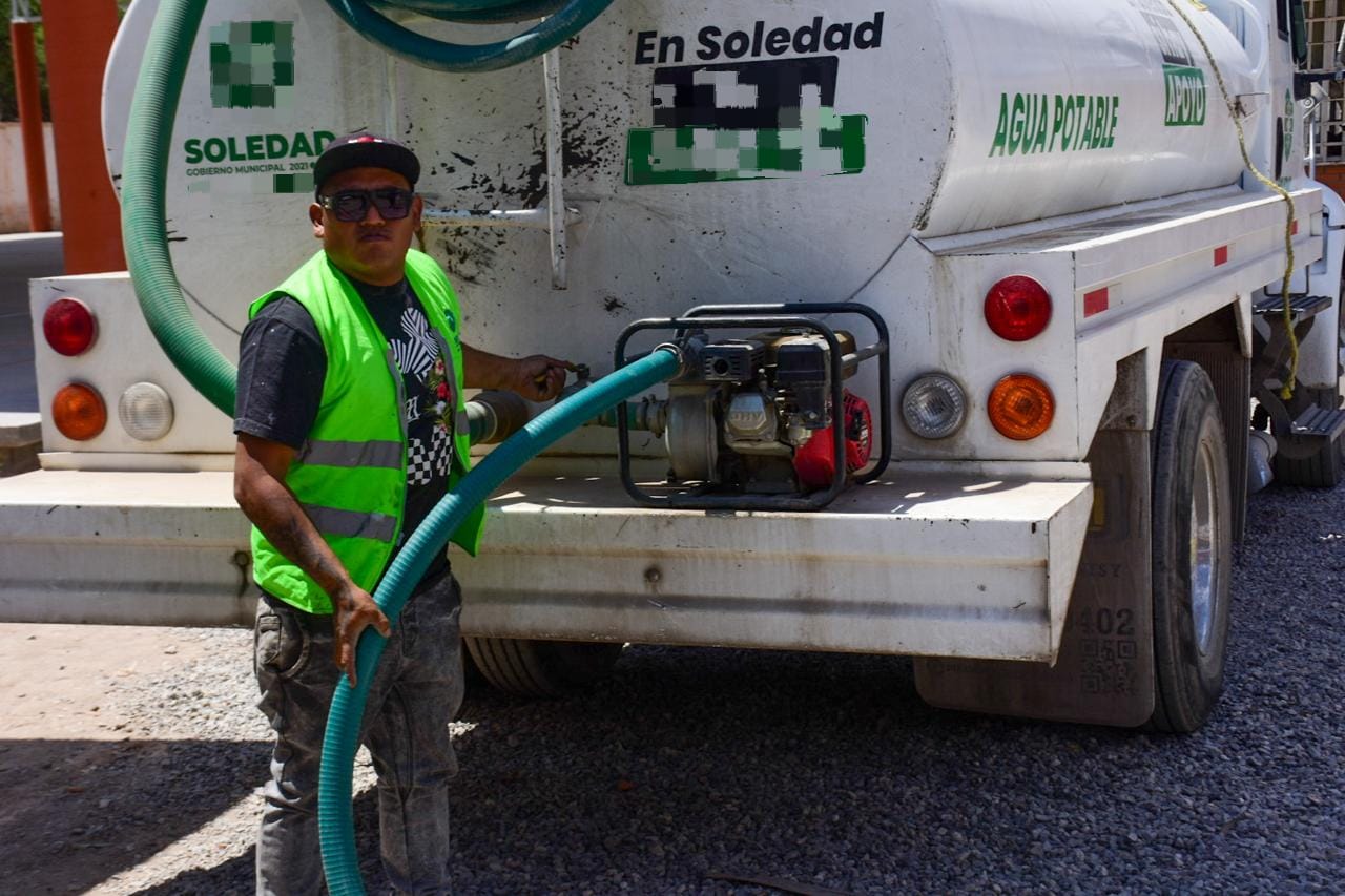 Fallas y sequía dejan a 25 escuelas de Soledad sin agua; distribuirán líquido con pipas