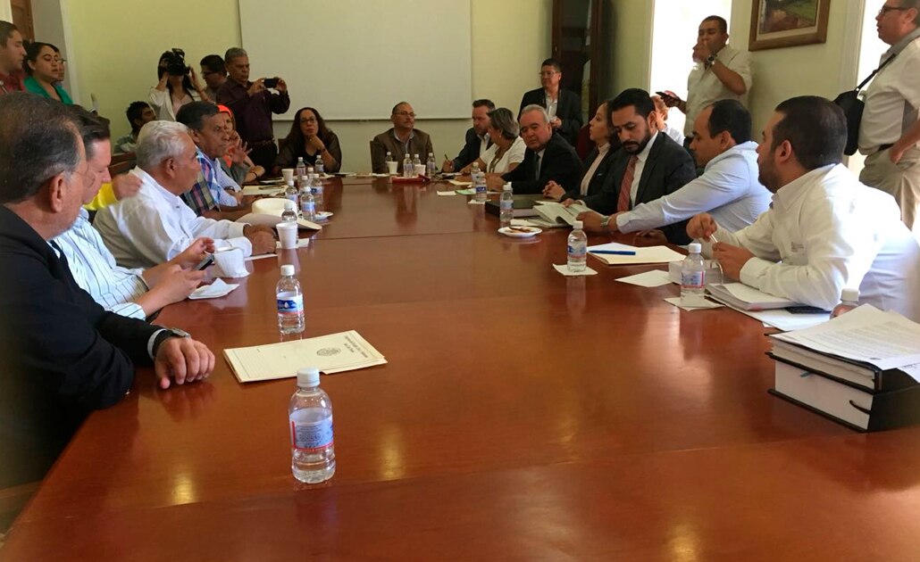 Diputados explican adeudo de SEGE a ISSSTE