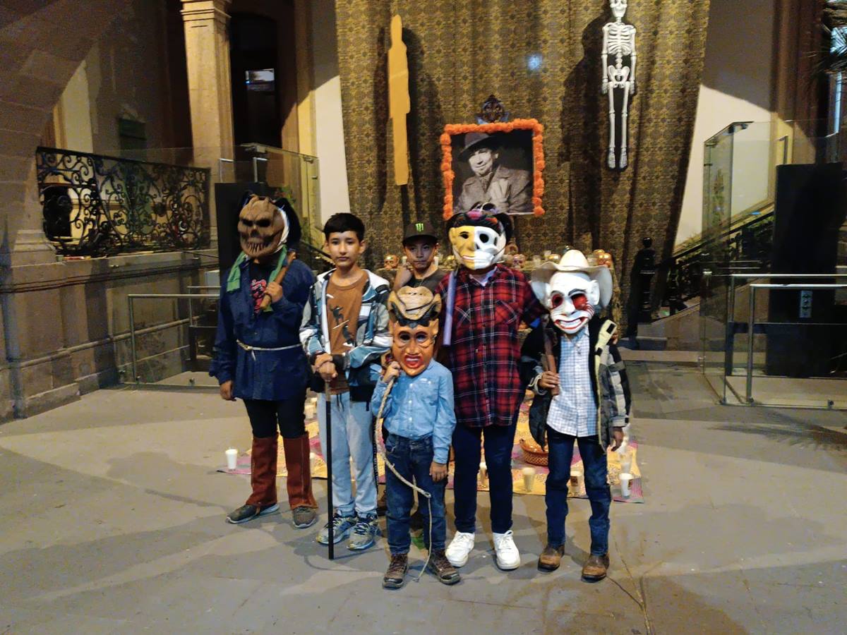 La indumentaria típica que caracteriza a los diablos de la toreada, realiza una danza se realiza en Semana Santa. Foto: Xochiquetzal Rangel