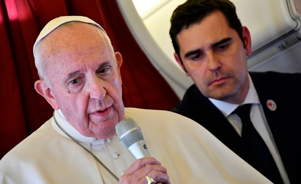 Papa Francisco admite error al decir que “feminismo es machismo con faldas