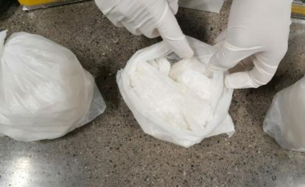 Aseguran cristal en el aeropuerto “Ponciano Arriaga”