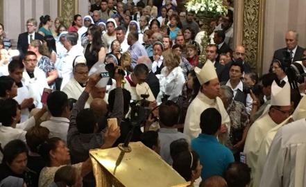 Despiden jerarcas católicos a Arturo Szymanski en SLP
