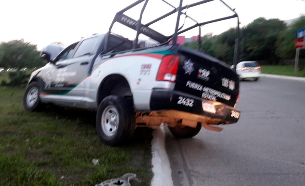 Policías se accidentan en Río Santiago