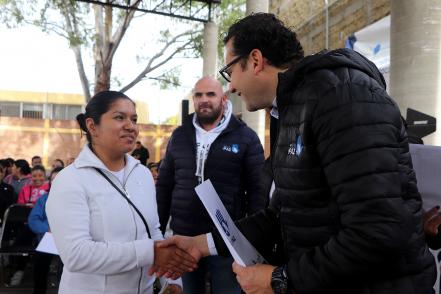 En son de paz entrega mil 100 apoyos sociales en preparatoria “Saucito”