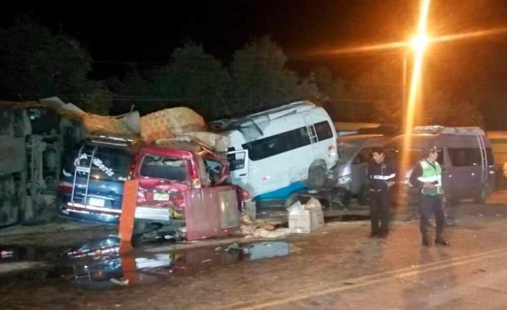 Choque en Perú deja 17 muertos