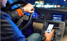 Aplican hasta 50 multas por semana a conductores que usan el celular al volante