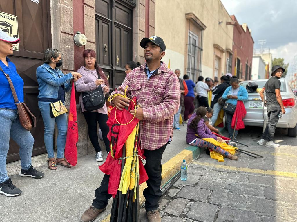 Trabajadores sindicalizados del gobierno de SLP anuncian plantón ambulante; acusan desalojo