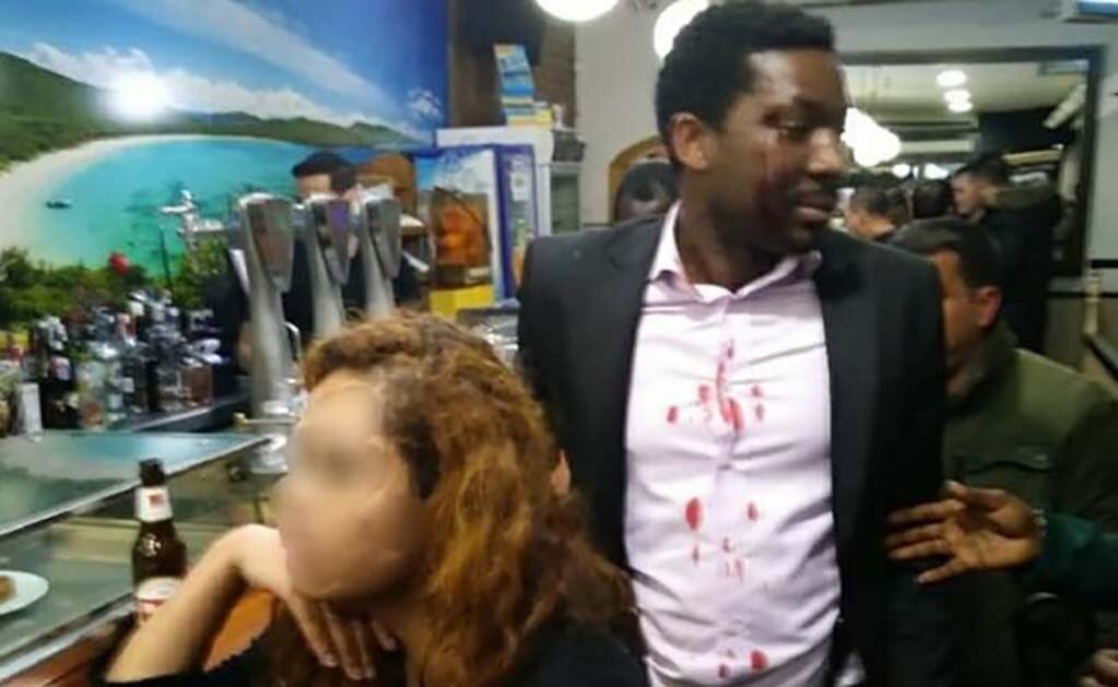 “Soy blanca y te puedo matar”, dice salvadoreña a africano en Madrid