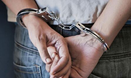 Detienen a joven que circulaba en moto robada