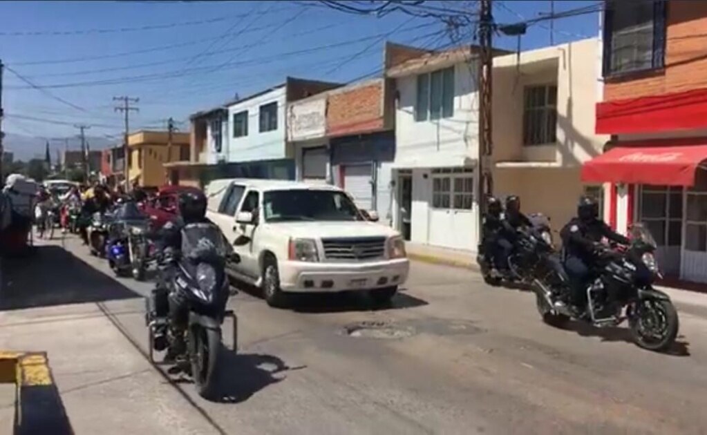Dan último adiós en Soledad a policía estatal que fue atacado a tiros en bar