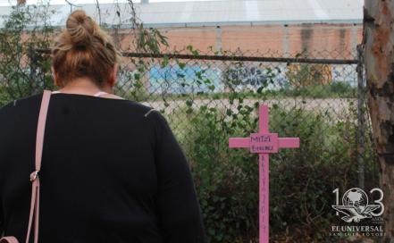 Colocan cruz en honor a Mitzi