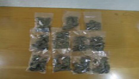 Detienen a tres con marihuana y en vehículo robado 