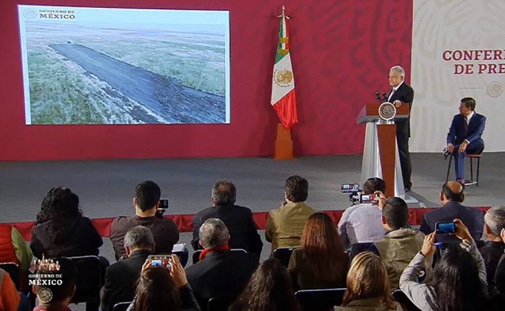Muestra AMLO avances de aeropuerto; “tomen para que aprendan”, dice a opositores
