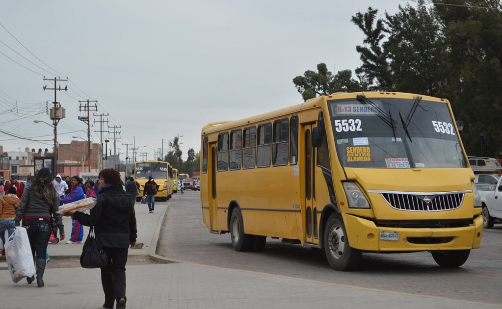 Joven apuñala a dos pasajeros en camión urbano