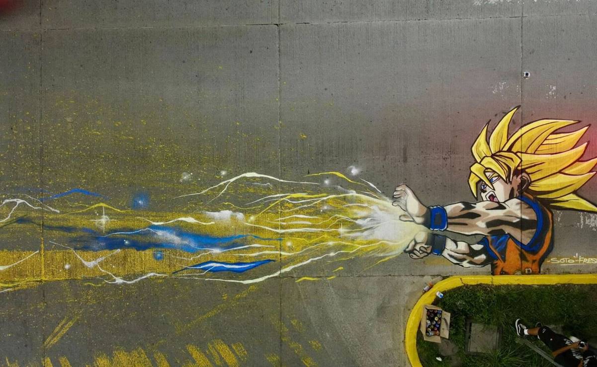 Jóvenes transforman vandalismo en calle de SLP en una colorida y viral obra de arte de Goku