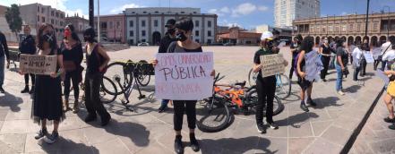 Estudiantes protestan en sede del Edificio Central de UASLP