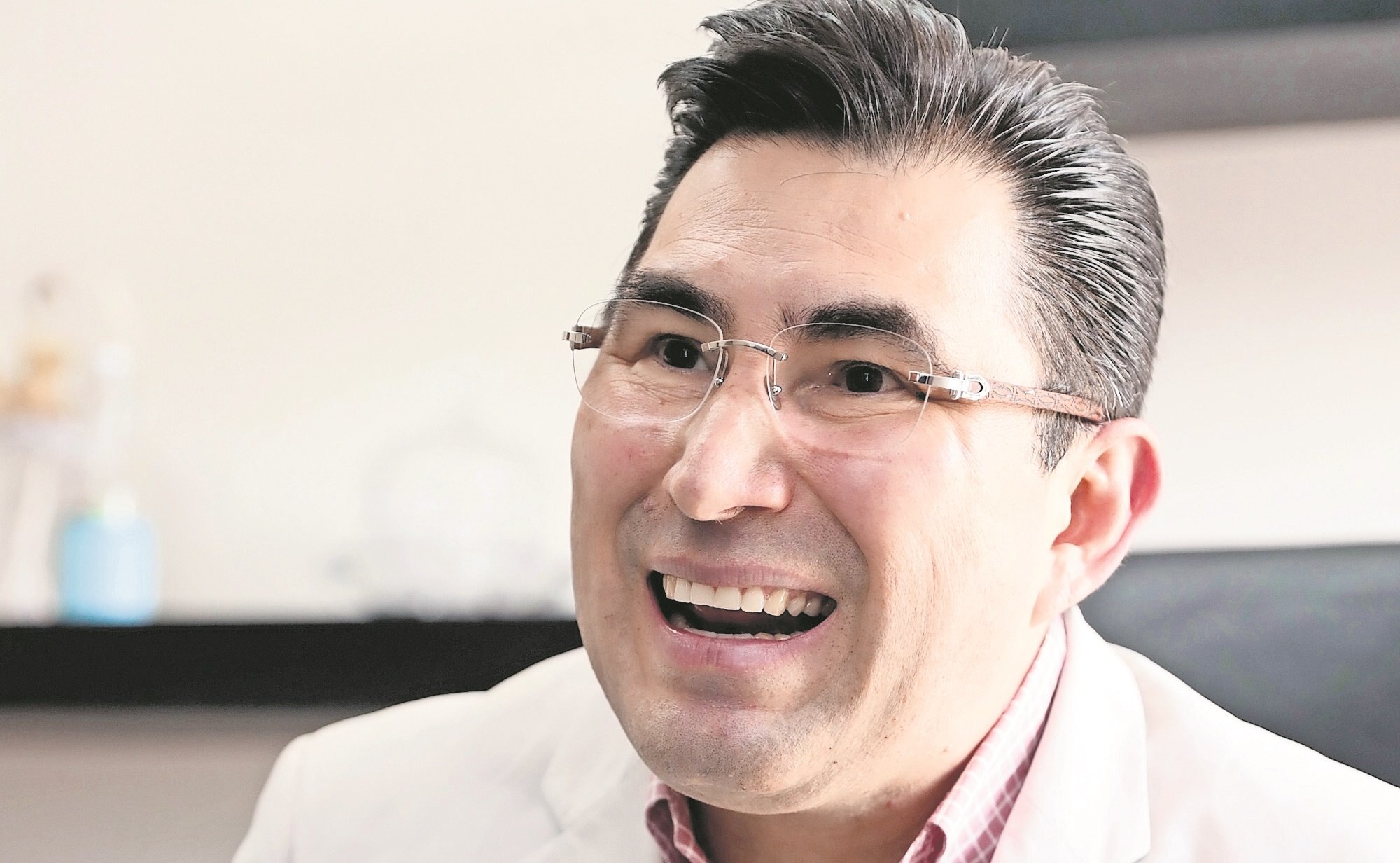 Yerno de Elba Esther maneja las redes de AMLO