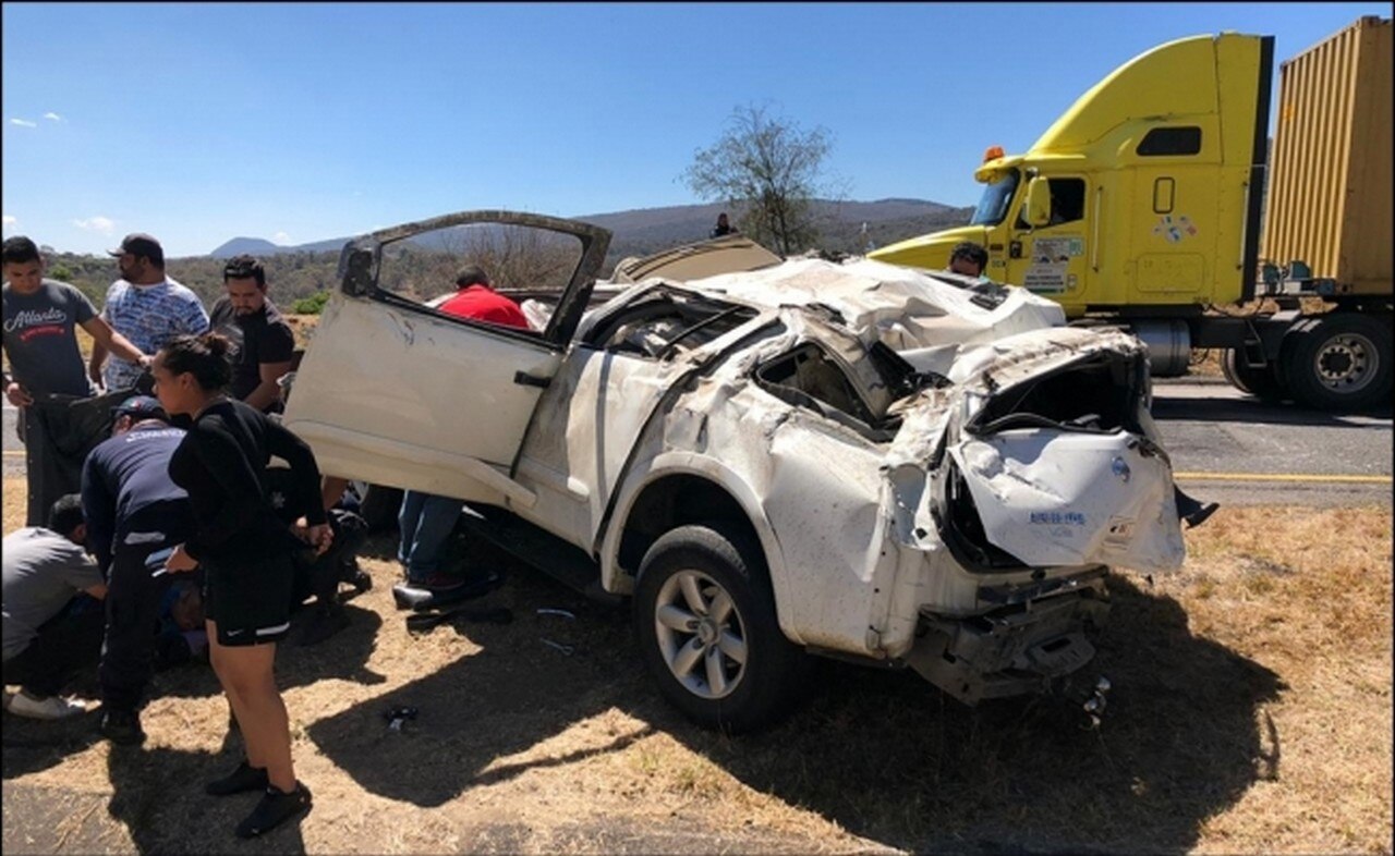 Se accidenta equipo de Univisión rumbo a Morelia