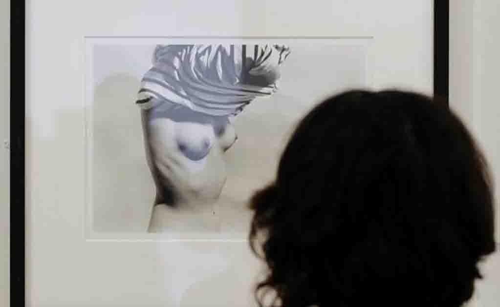 "Nu au tricot rayé" ("Desnudo con punto a rayas"), de Willy Ronis, fue censurada por Facebook y bloqueó la página del Museo de Arte Contemporáneo Patio Herreriano de Valladolid. Foto: EFE/Nacho Gallego