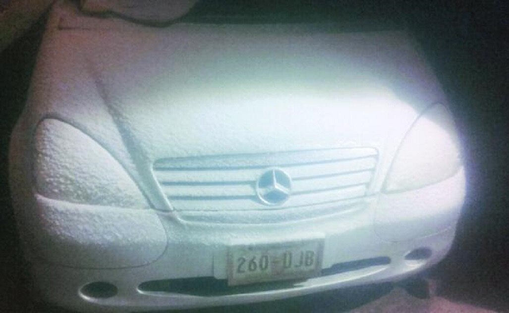 Pese a las bajas temperaturas, que congelaron hasta los autos, las autoridades capitalinas anunciaron que no habrá suspensión de clases (FOTOS: CORTESÍA)