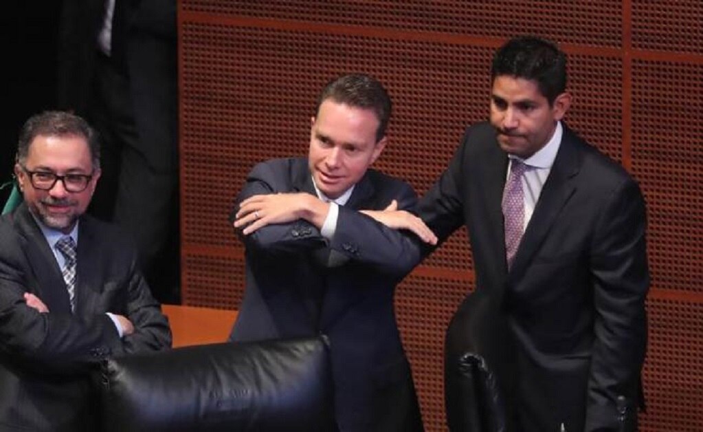 Recula Senado; otorga licencia a Manuel Velasco