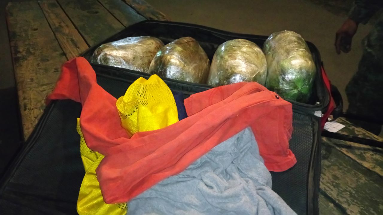 Aseguran 5 kilos de marihuana en carretera 57