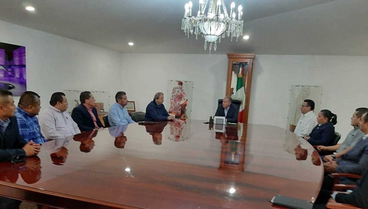 Gobernador y fiscal se reúnen en Casa de Gobierno