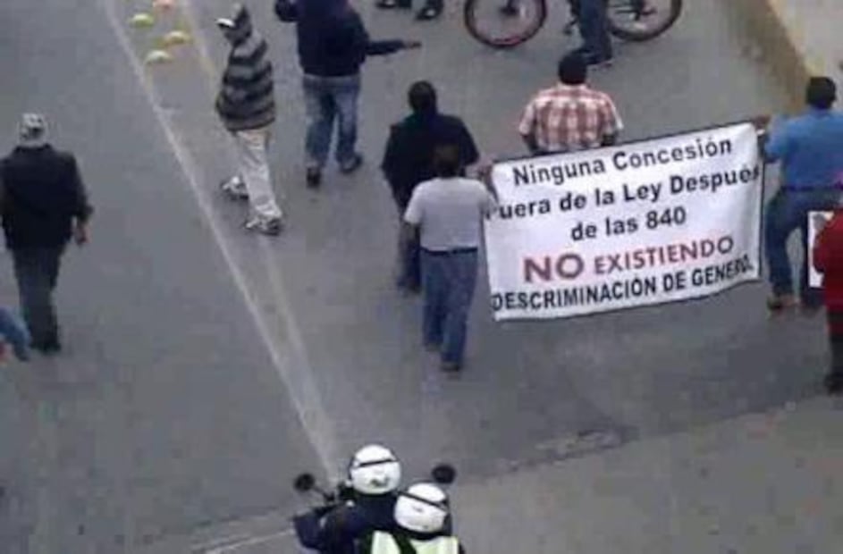 Taxistas se manifiestan en avenida Muñoz