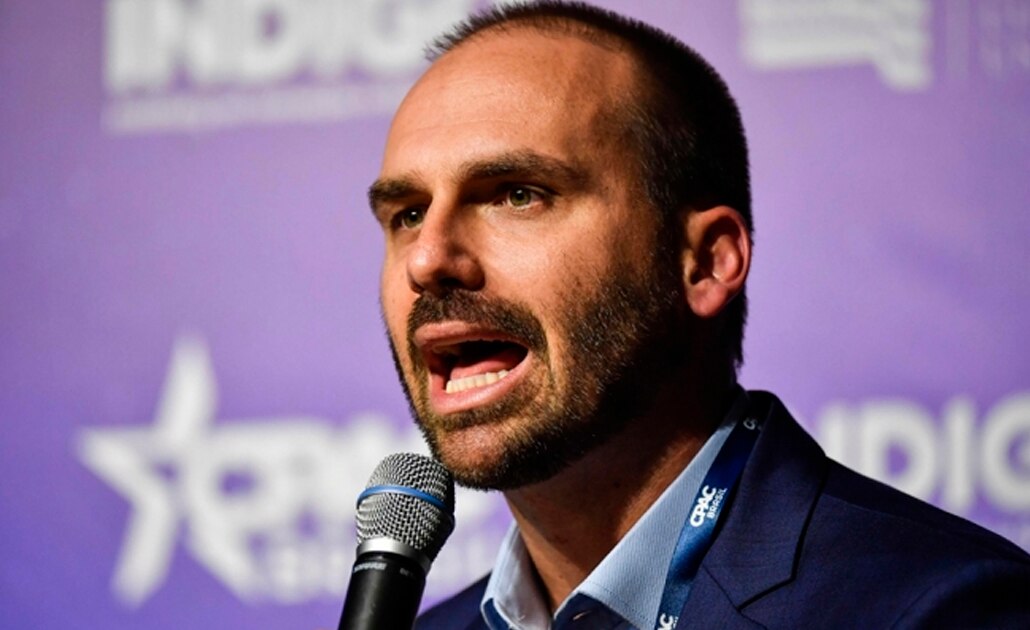 Hijo de Bolsonaro dice que la dictadura en Brasil "podría regresar"