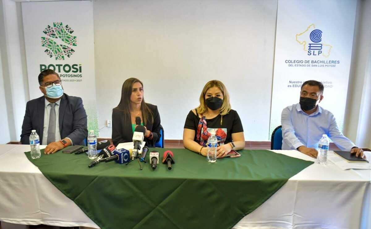 Salinas Ferrari aseguró que su compromiso con la sociedad potosina y la formación integral de las nuevas generaciones de jóvenes. Foto: Especial