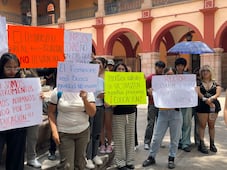 Alumnos de Criminología se manifiestan en la UASLP por presuntas irregularidades académicas