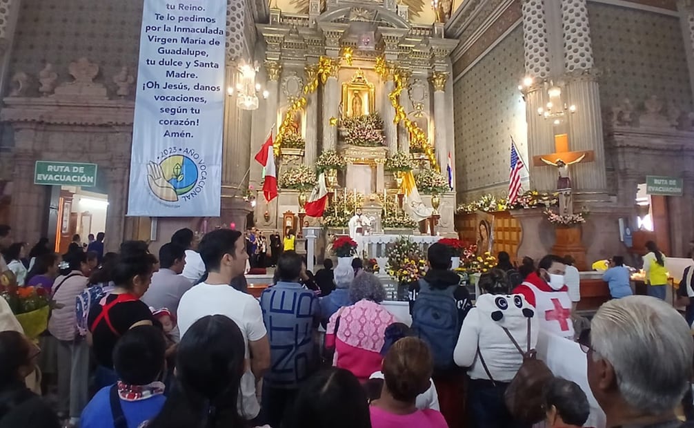 Santuario de Guadalupe de SLP recibe a cientos de devotos. Fotos: Samuel Estrada