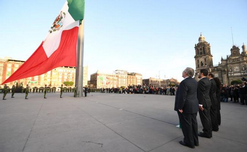  Izan bandera a media asta en el Zócalo por víctimas del 68