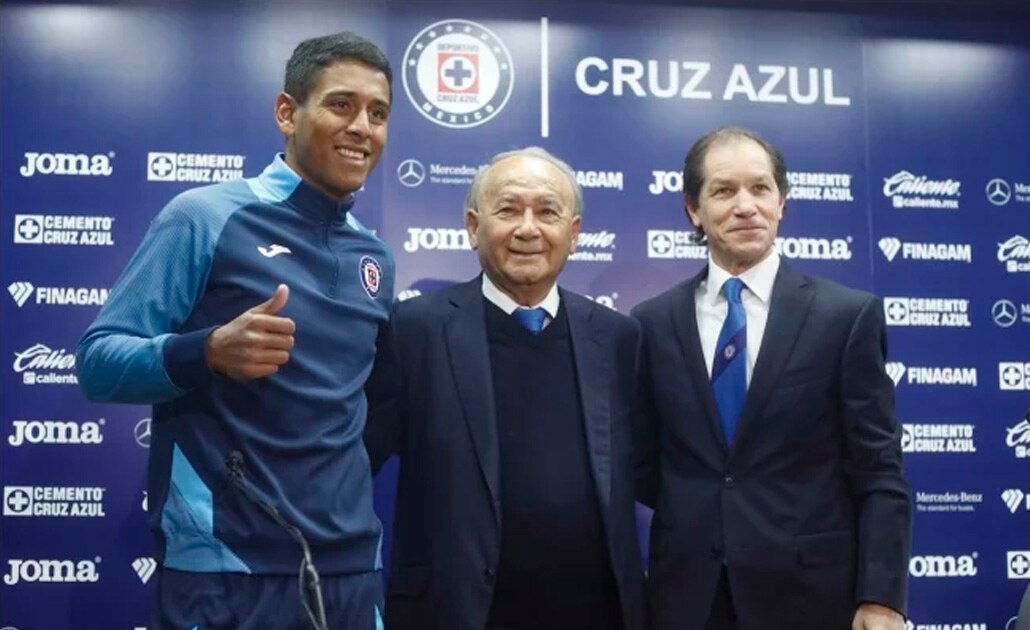 Cruz Azul presenta a Luis Romo como su nuevo jugador