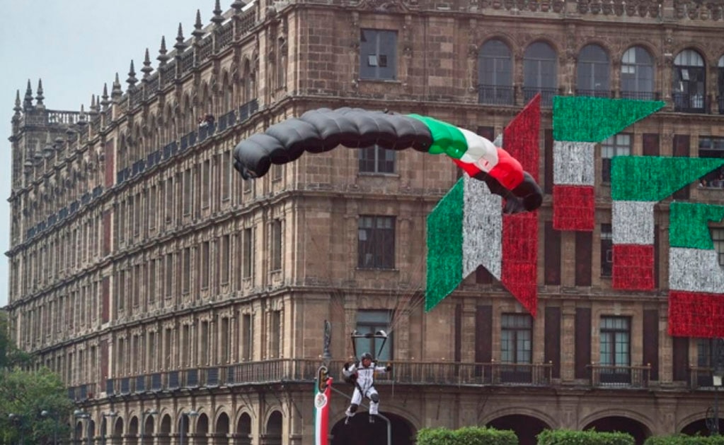 Se lesiona paracaidista durante desfile del 16 de septiembre