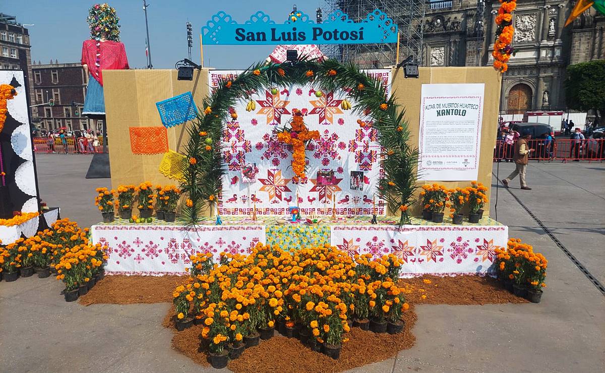 Con altar huasteco de Xantolo, San Luis Potosí se hace presente en el Zócalo de la CDMX
