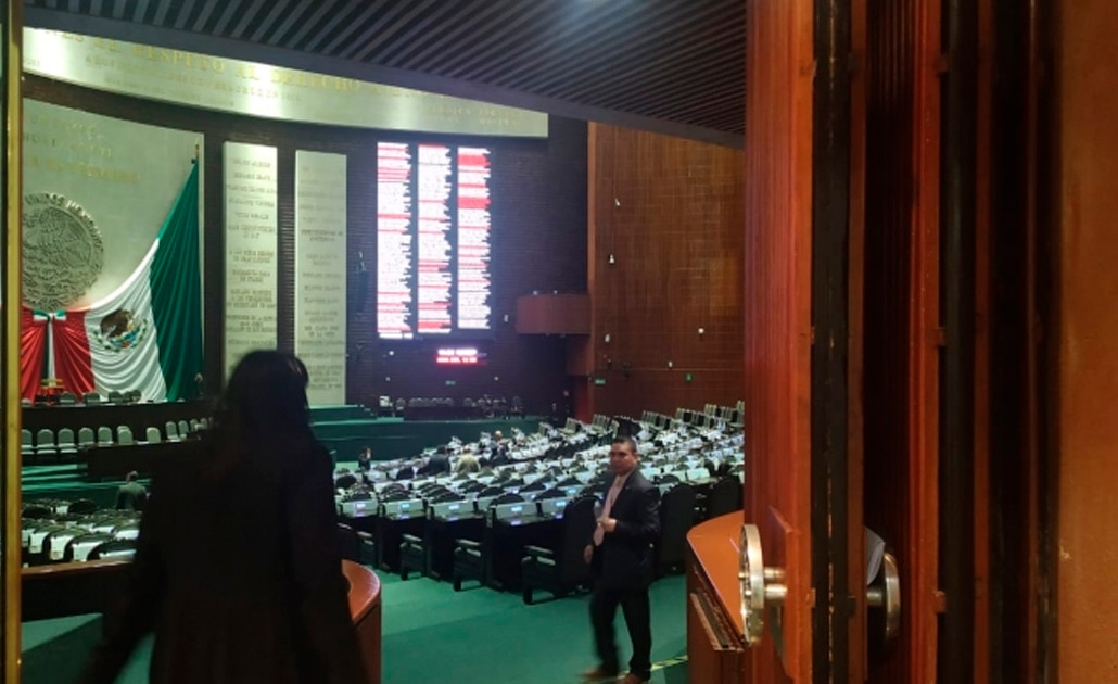 Diputados suspenden sesión por bloqueo de la CNTE