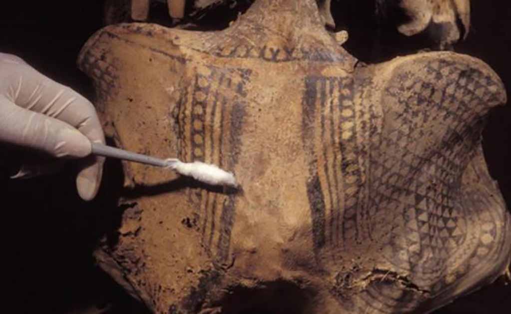 Hallan una momia de 3 mil años de antigüedad con tatuajes