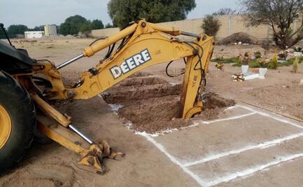 Preparan más fosas en el cementerio municipal de “Milpillas”, ante el aumento de casos Covid-19 en SLP