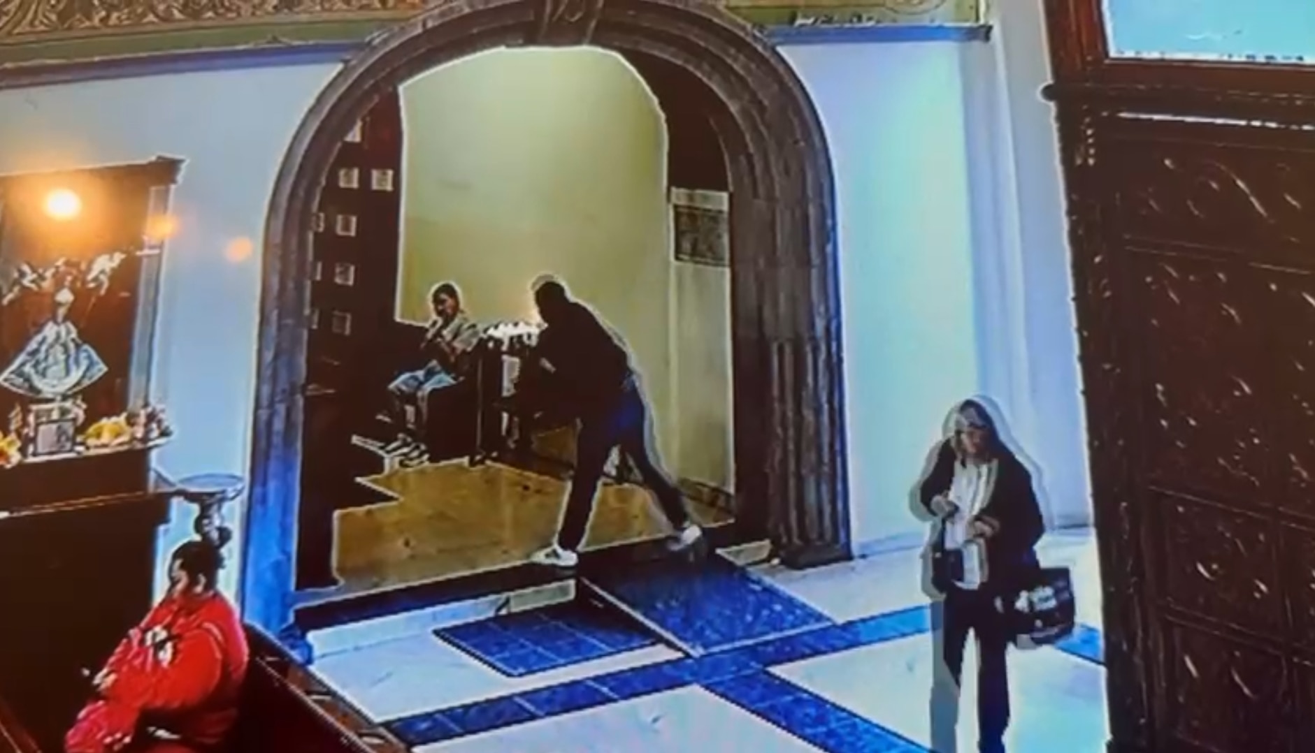 VIDEO. Atentan contra la imagen de la Virgen de la Soledad en la capital de SLP