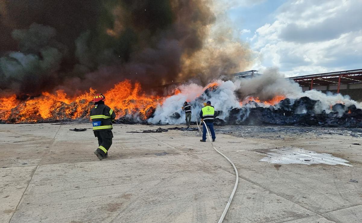 Se registra incendio en predio de residuos plásticos en La Pila