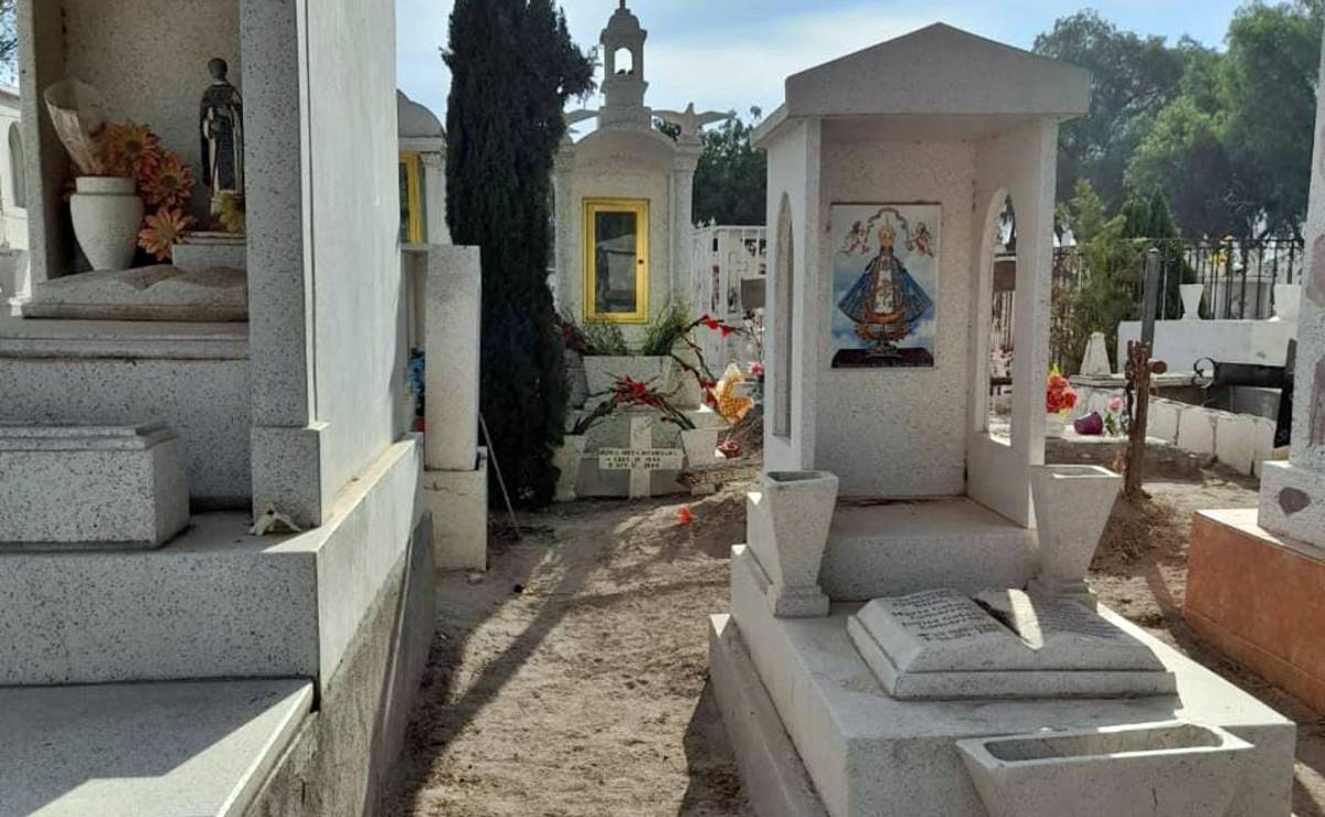 Con verbena y nuevo cementerio, alista Soledad recorridos nocturnos en panteones por Día de Muertos