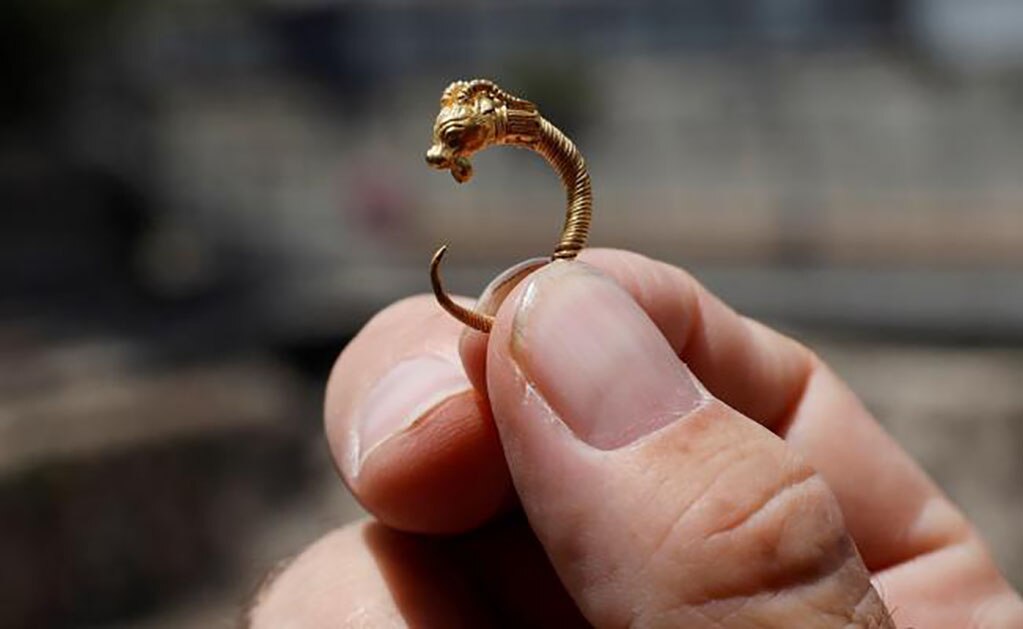 Descubren en Jerusalén arete de oro de 2 mil 200 años de antigüedad