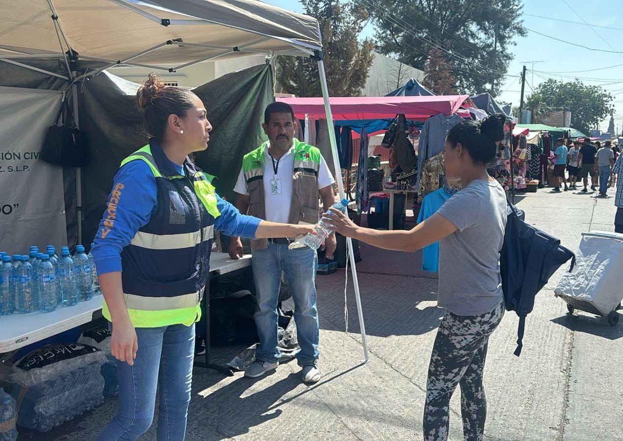 Pese a onda de calor, aún no se sabe si habrá módulos de hidratación en la capital de SLP