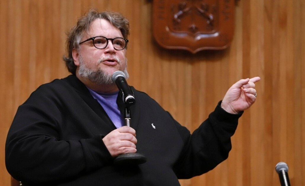 Guillermo del Toro y Cinépolis entregan beca a joven mexicana