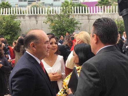 Celebridades y políticos acompañan a Galindo Ceballos en su primer informe de gobierno en SLP