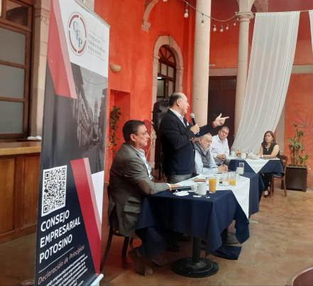 Proponen escuelas de tiempo completo y estímulos a policías en capital de SLP