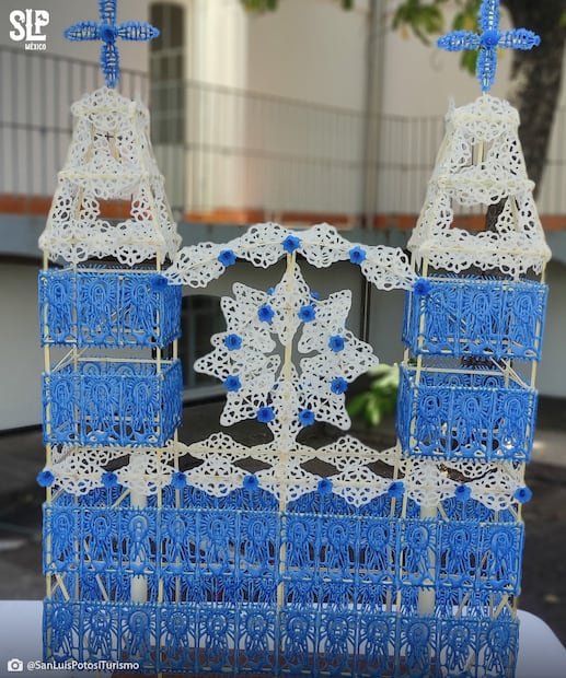 Maqueta de una iglesia elaborada de cera escamada en SLP. Foto: FB@San Luis Potosí Turismo