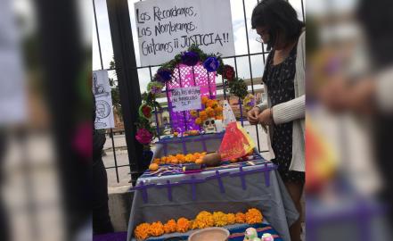 Colocan ofrenda a víctimas de feminicidio en SLP