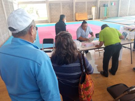 Sin incidencias mayores y con 98% de casillas instaladas, potosinos participan en revocación de mandato